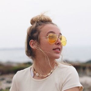 don’t wear// yellow sunglasses